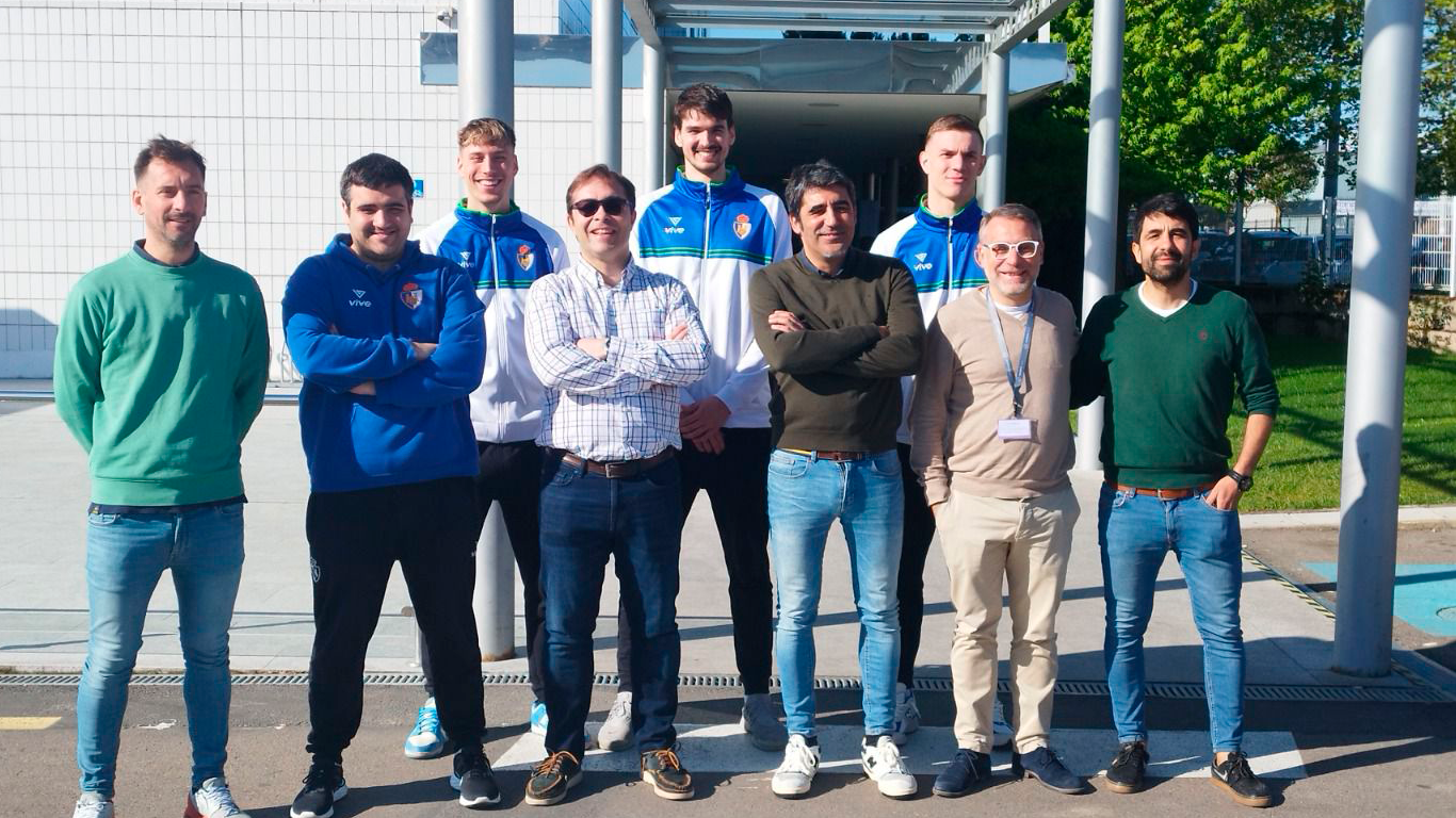 Clinica-Ponferrada-SDP-visita-a-su-principal-patrocinador-antes-del-play-off-de-ascenso.png